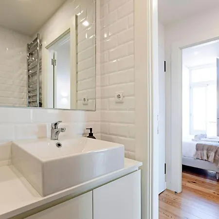 Stunning Duplex Near River By Lovelystay *