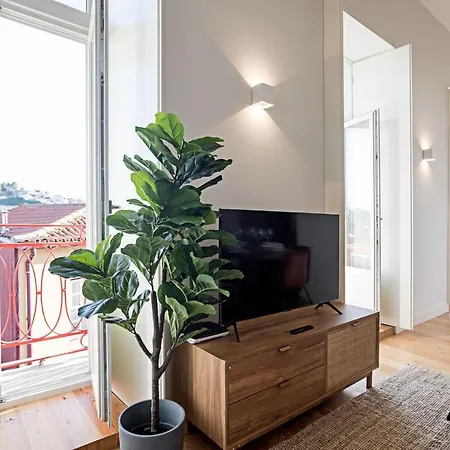 Stunning Duplex Near River By Lovelystay Appartamento Oporto