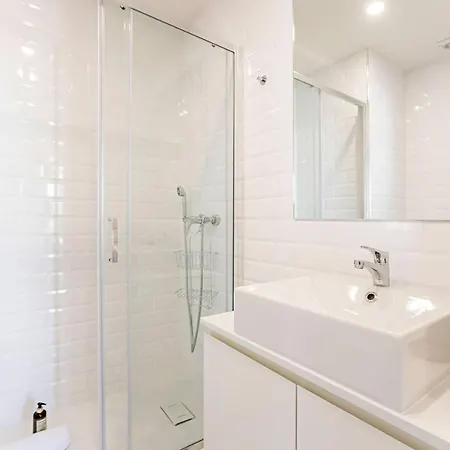 Stunning Duplex Near River By Lovelystay *