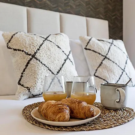 Stunning Duplex Near River By Lovelystay * Oporto