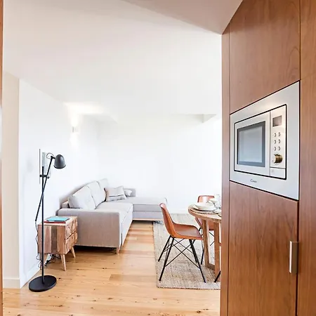 Stunning Duplex Near River By Lovelystay